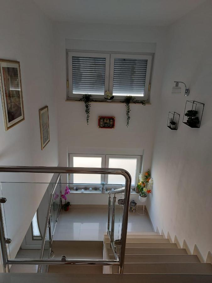 Apartmani Gimi Shine Vrsi Esterno foto