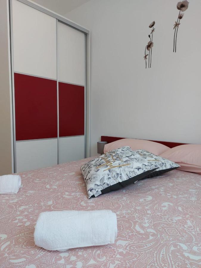 Apartmani Gimi Shine Vrsi Esterno foto